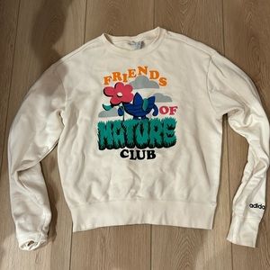 Beige crewneck with graphic design